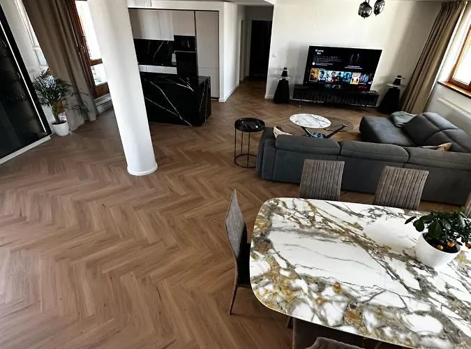 Luxury Penthouse At The Historical Centre Parking شقة براتسيلافا