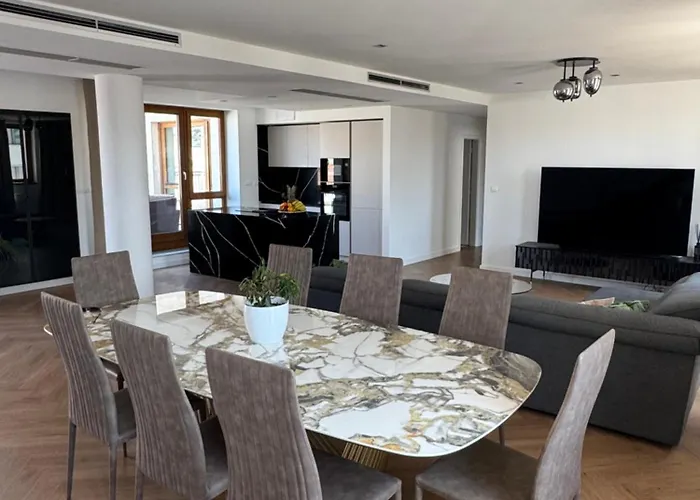 Luxury Penthouse At The Historical Centre Parking