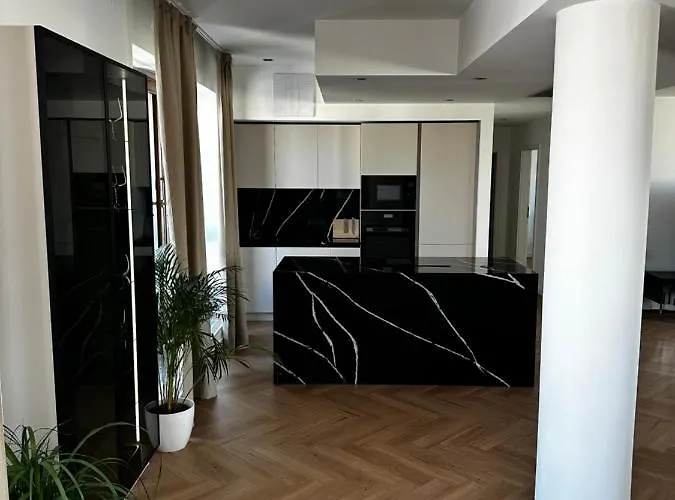 아파트 Luxury Penthouse At The Historical Centre Parking 브라티슬라바