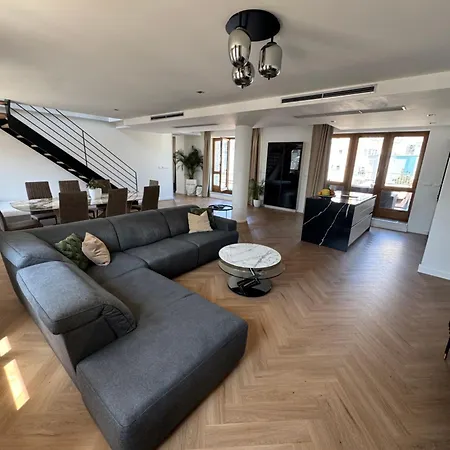 Luxury Penthouse At The Historical Centre Parking Apartament