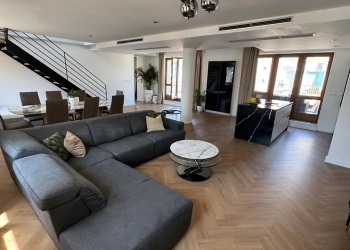 Luxury Penthouse At The Historical Centre Parking Apartament
